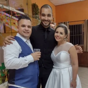 bartender com noivos da festa de casamento bar para evntos